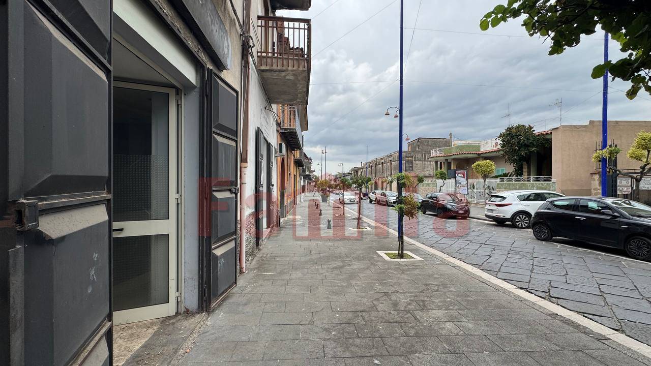 Locale commerciale in affitto a Baiano