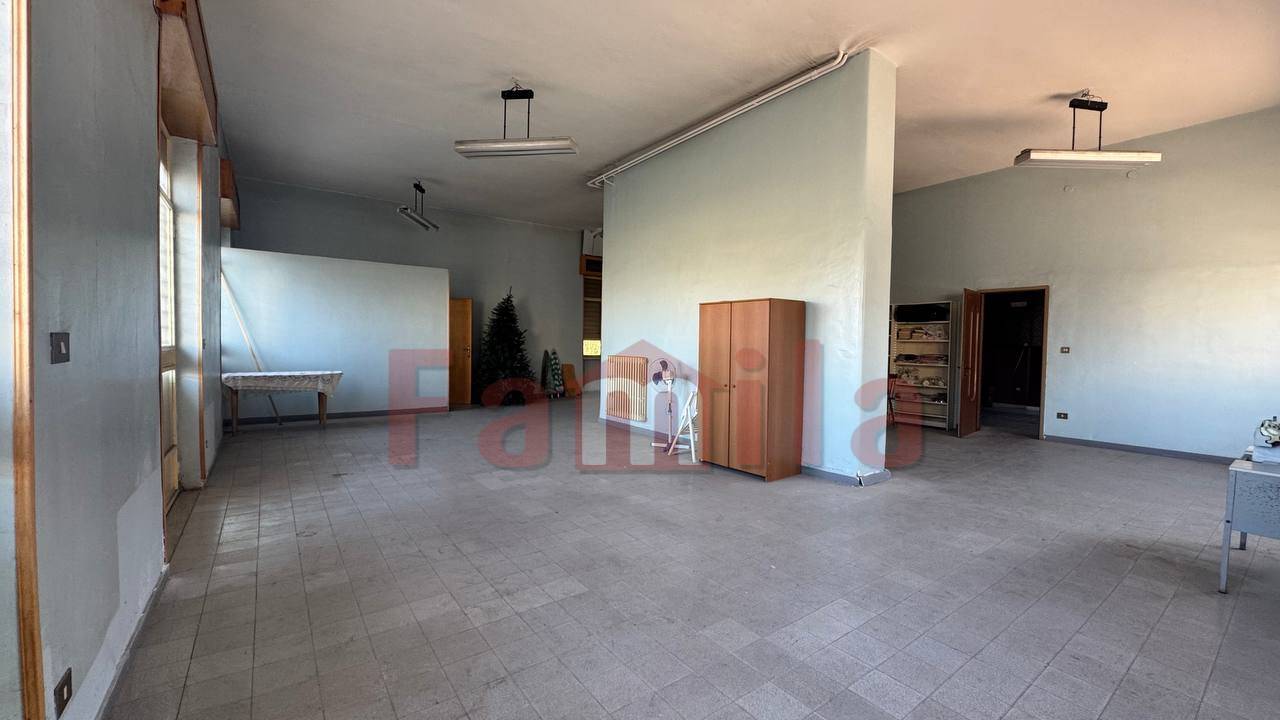 Locale commerciale in affitto a Sperone