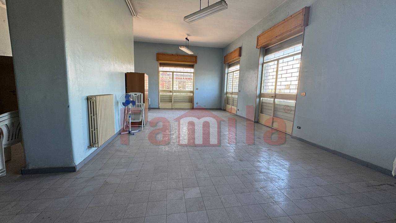 Locale commerciale in affitto a Sperone