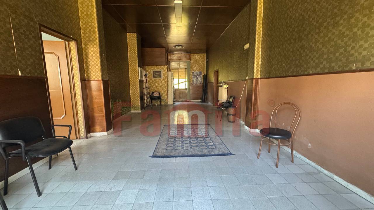 Locale commerciale in affitto a Sperone