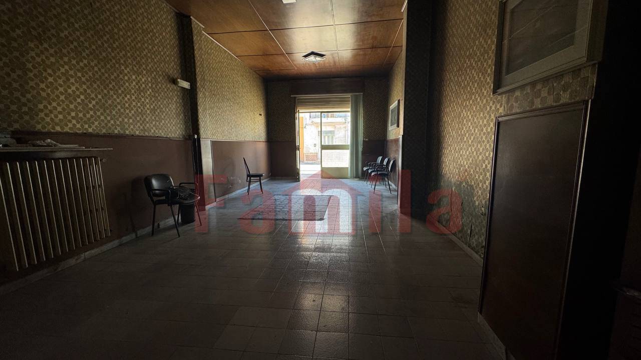 Locale commerciale in affitto a Sperone