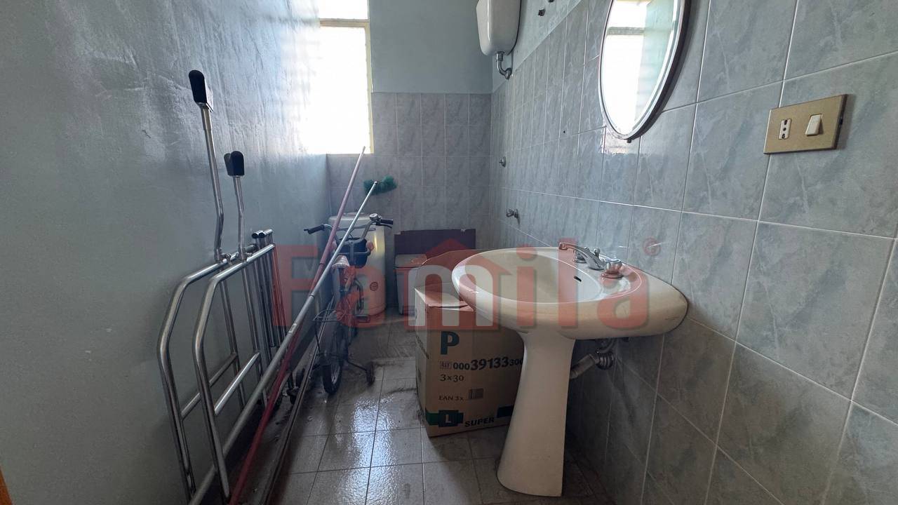 Locale commerciale in affitto a Sperone