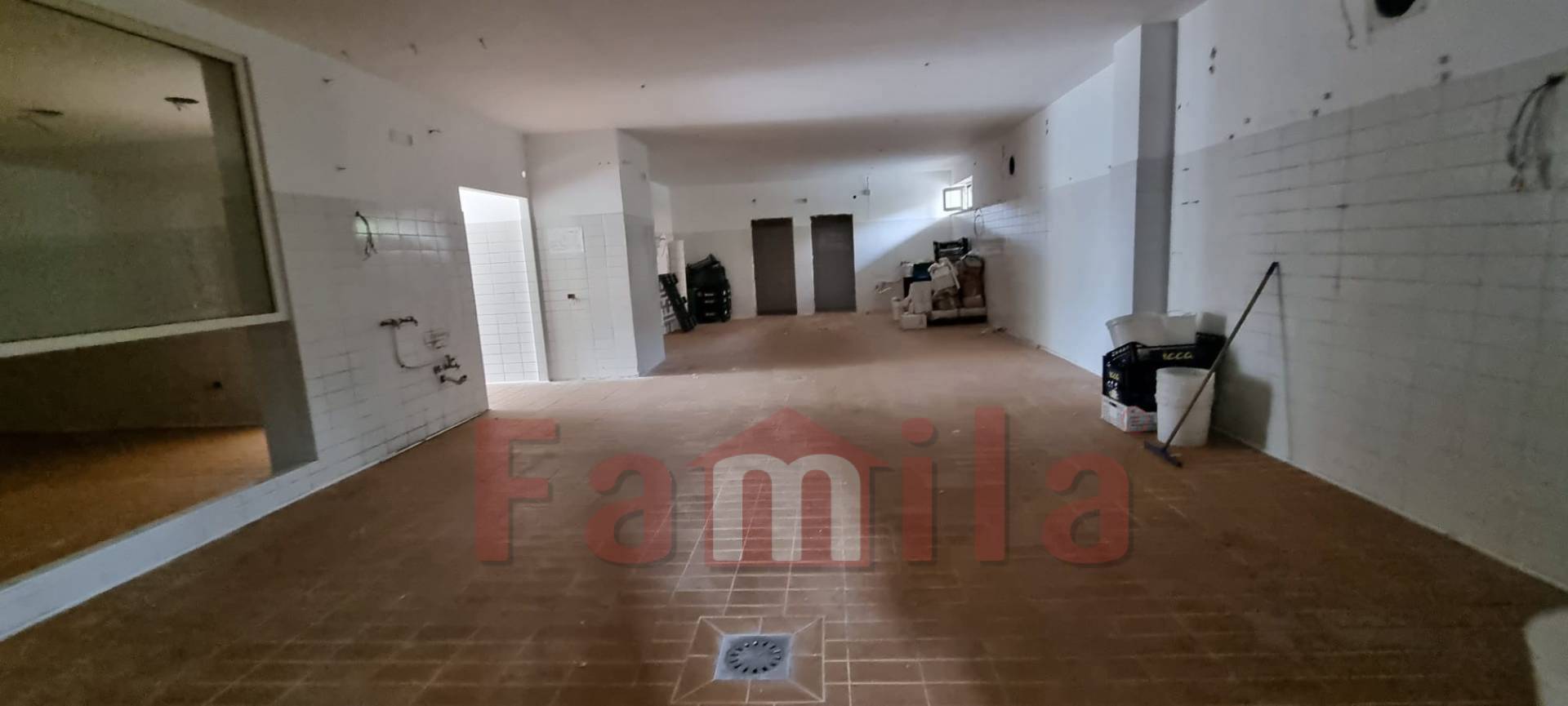 Locale commerciale in affitto a Sirignano