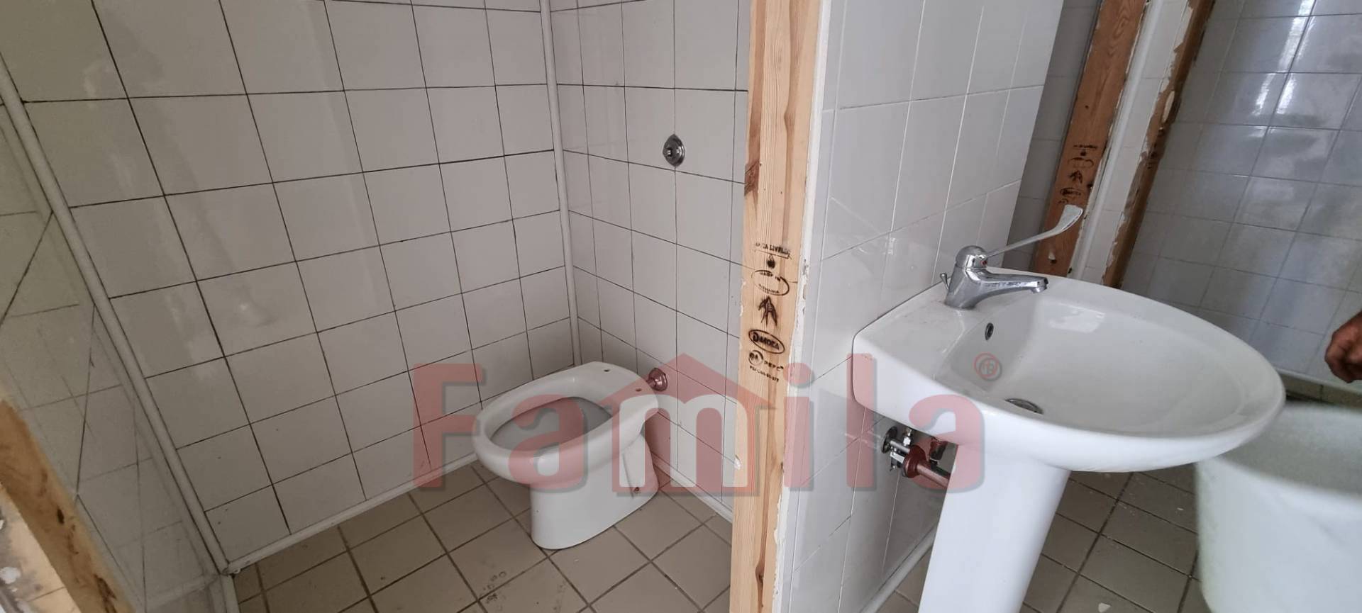 Locale commerciale in affitto a Sirignano