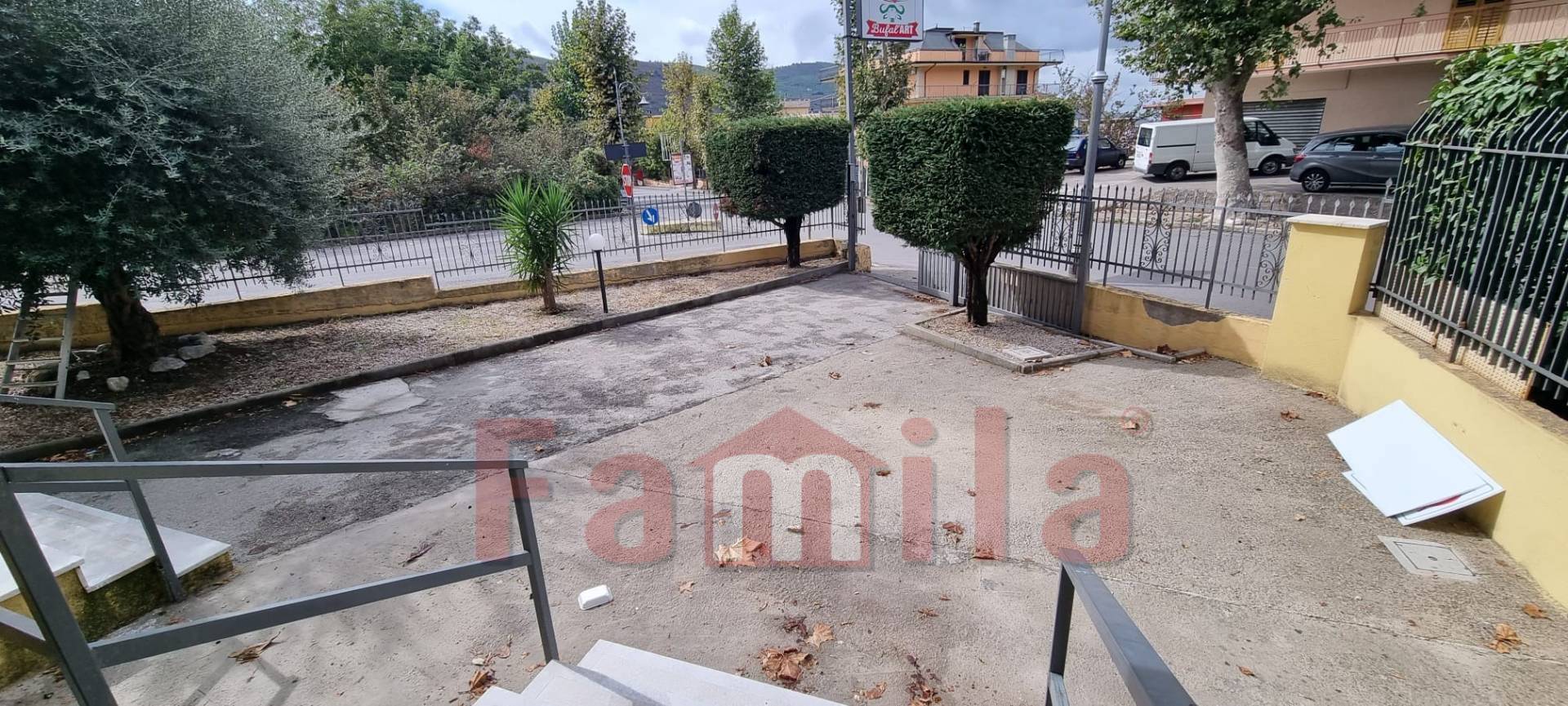 Locale commerciale in affitto a Sirignano