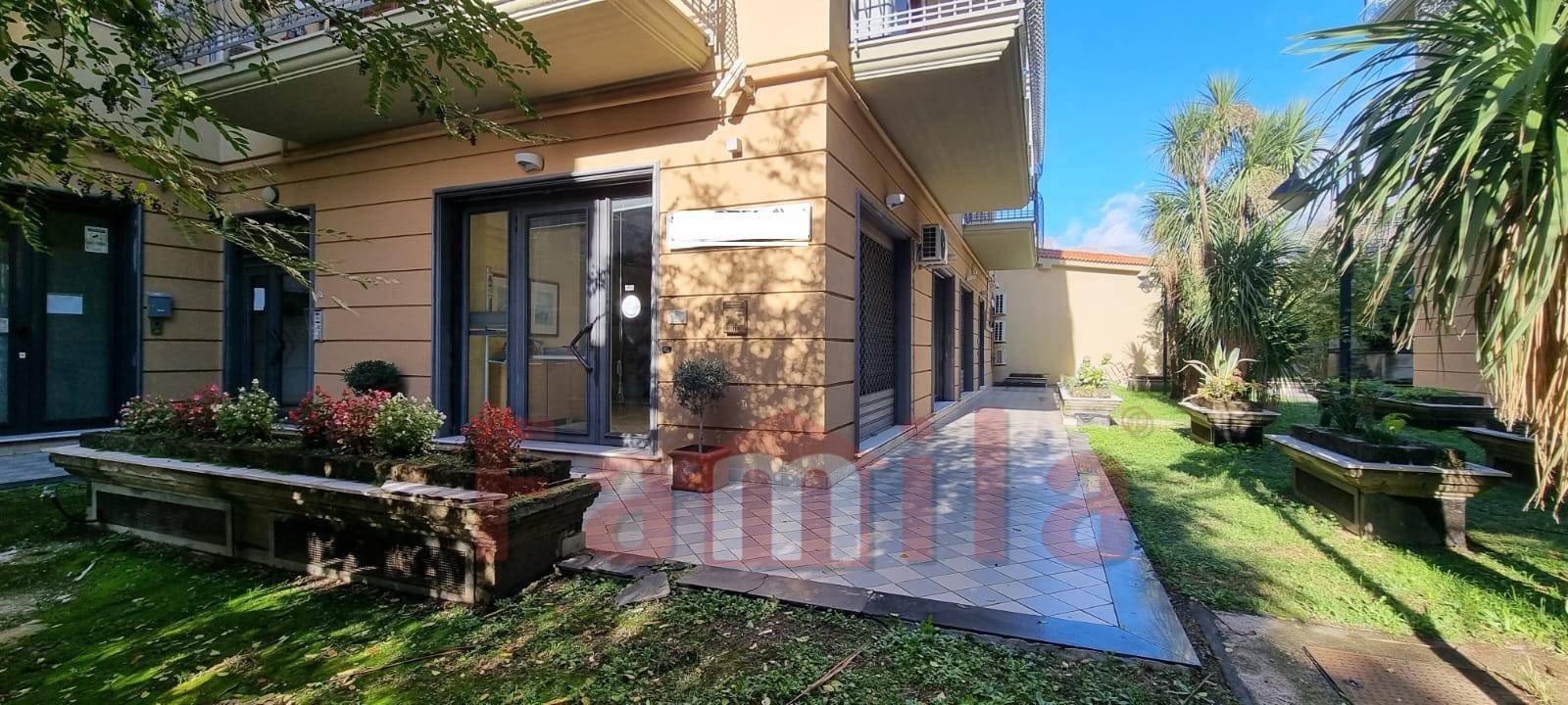 Locale commerciale in vendita a Sirignano