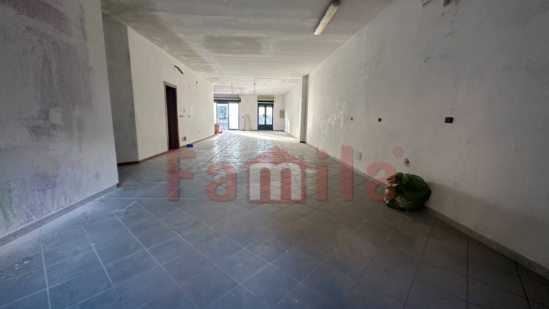 Locale commerciale in affitto a Baiano