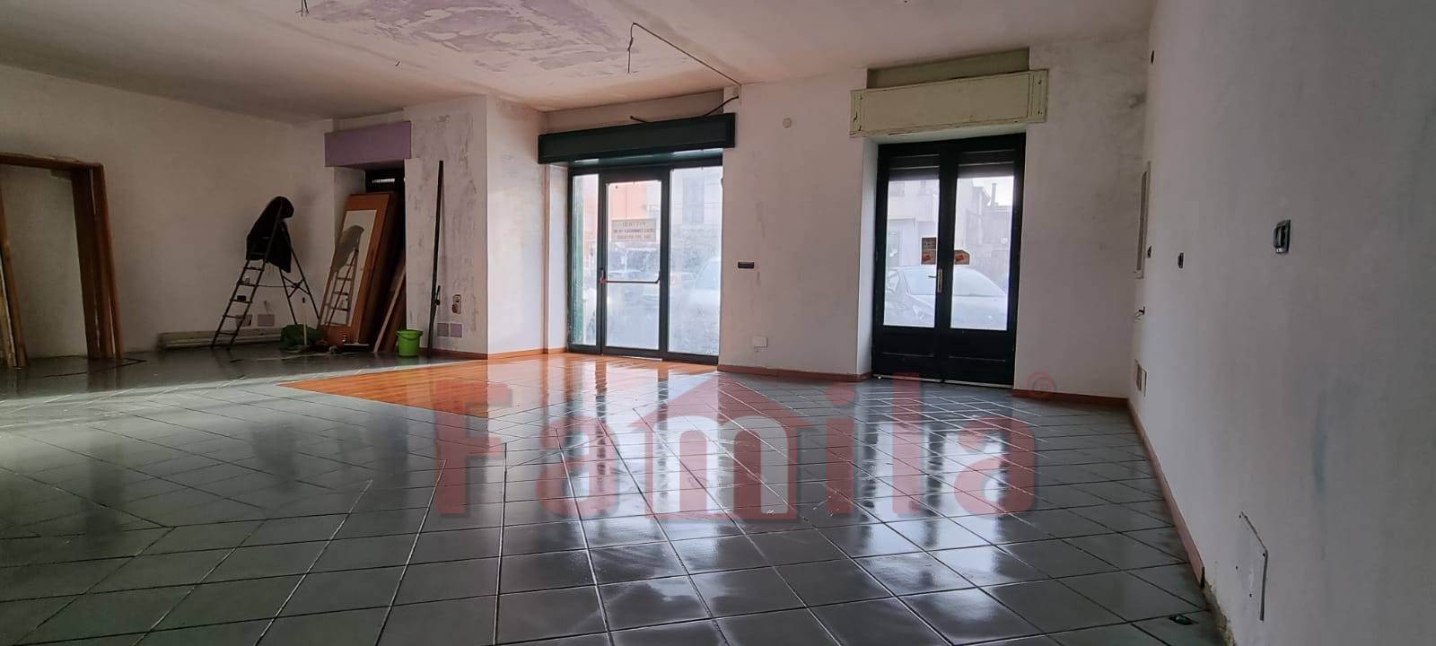 Locale commerciale in affitto a Baiano