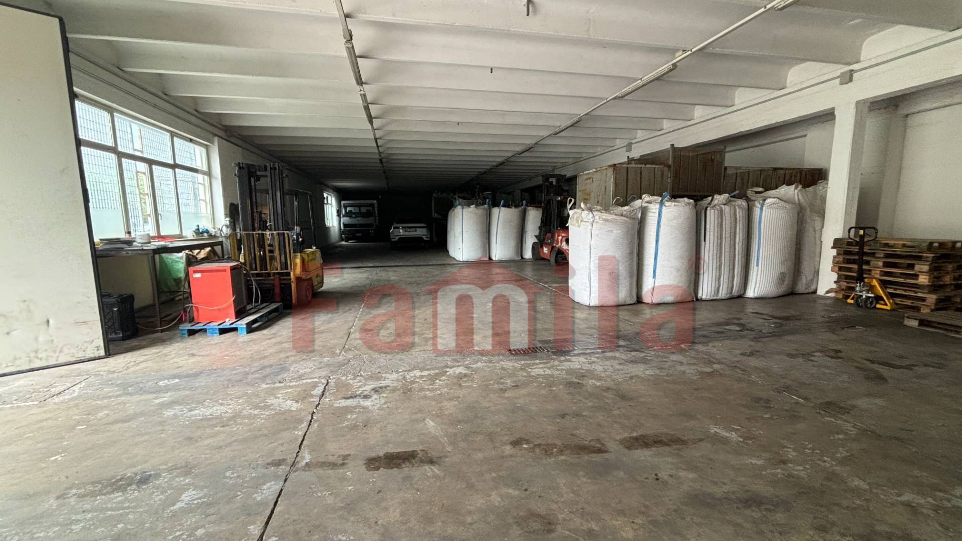 Capannone in affitto a Sperone