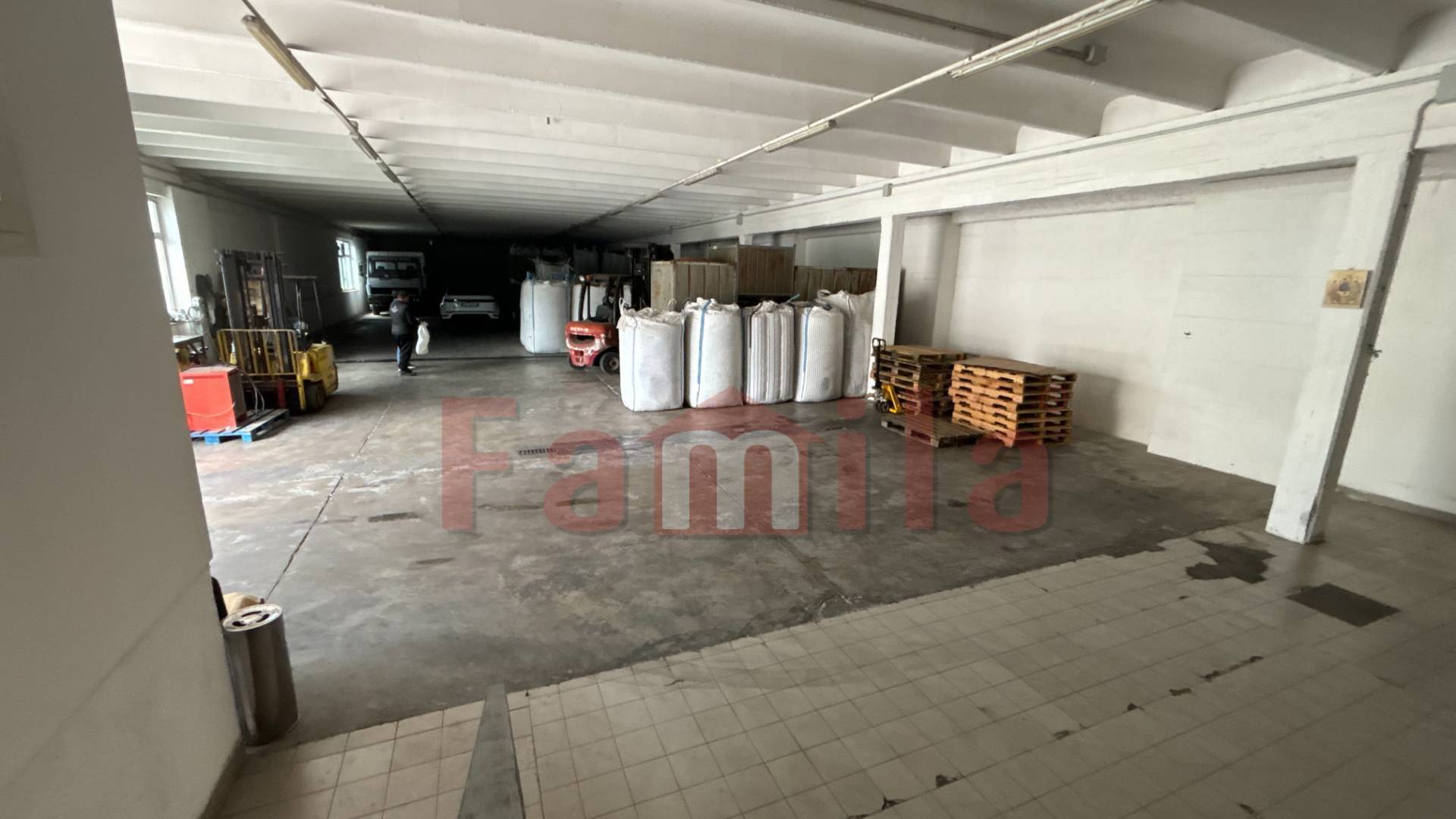 Capannone in affitto a Sperone