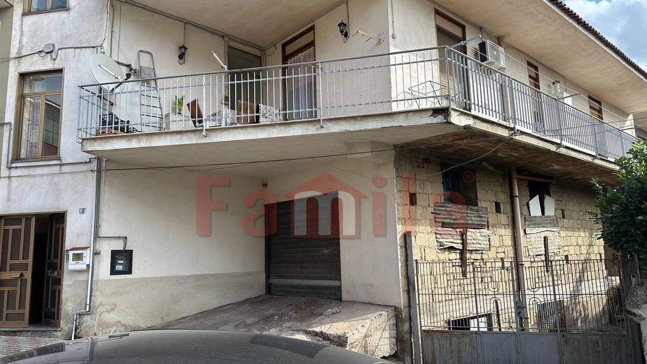 Deposito in vendita a Quadrelle