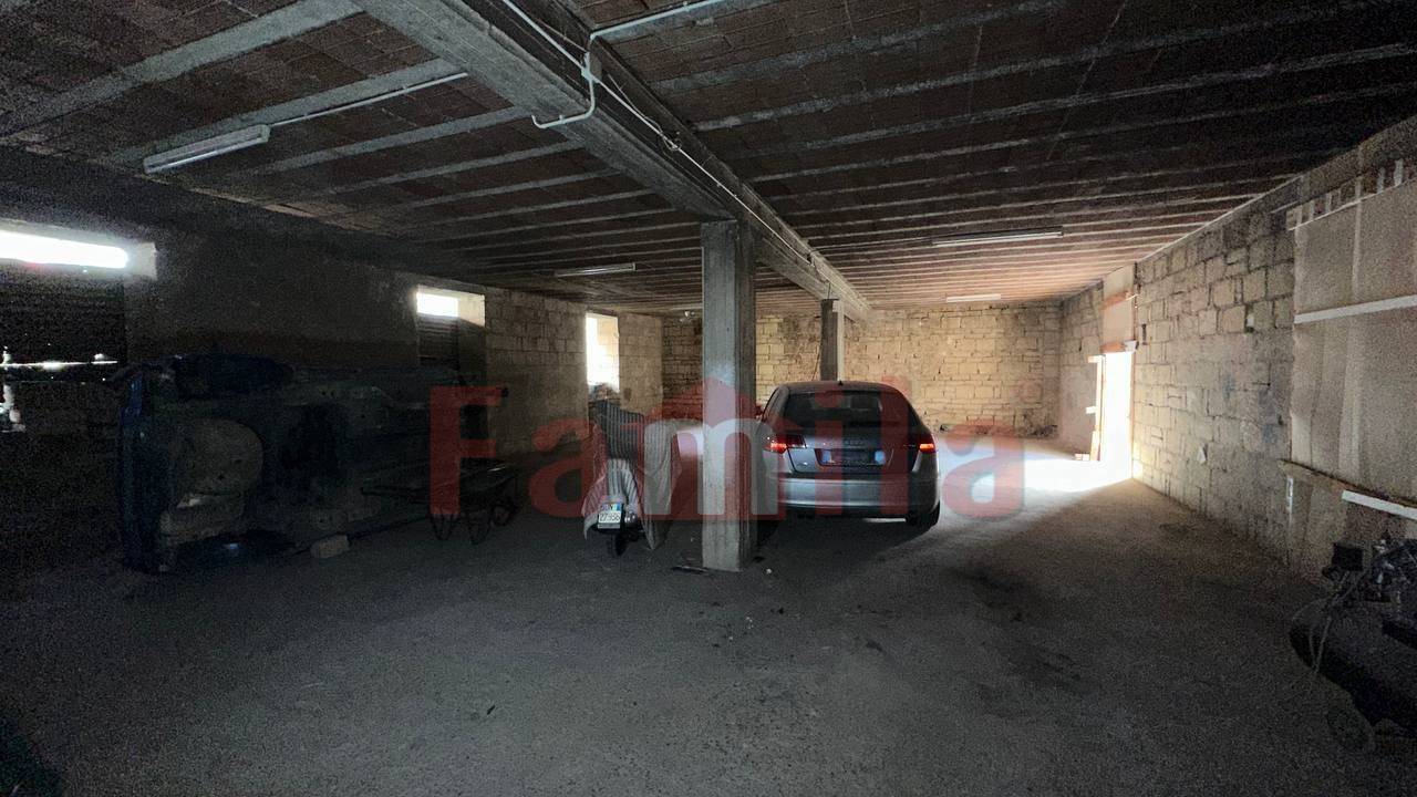 Deposito in vendita a Quadrelle