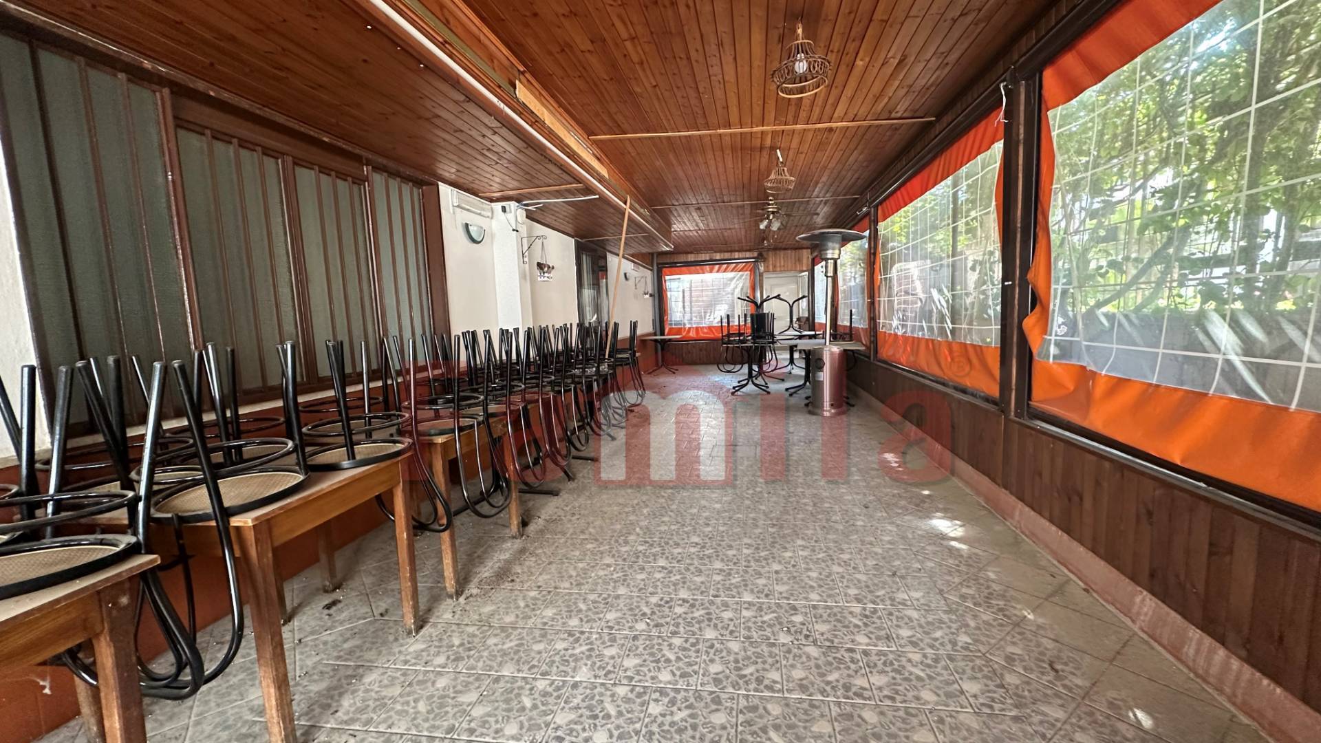 Locale commerciale in affitto a Sperone