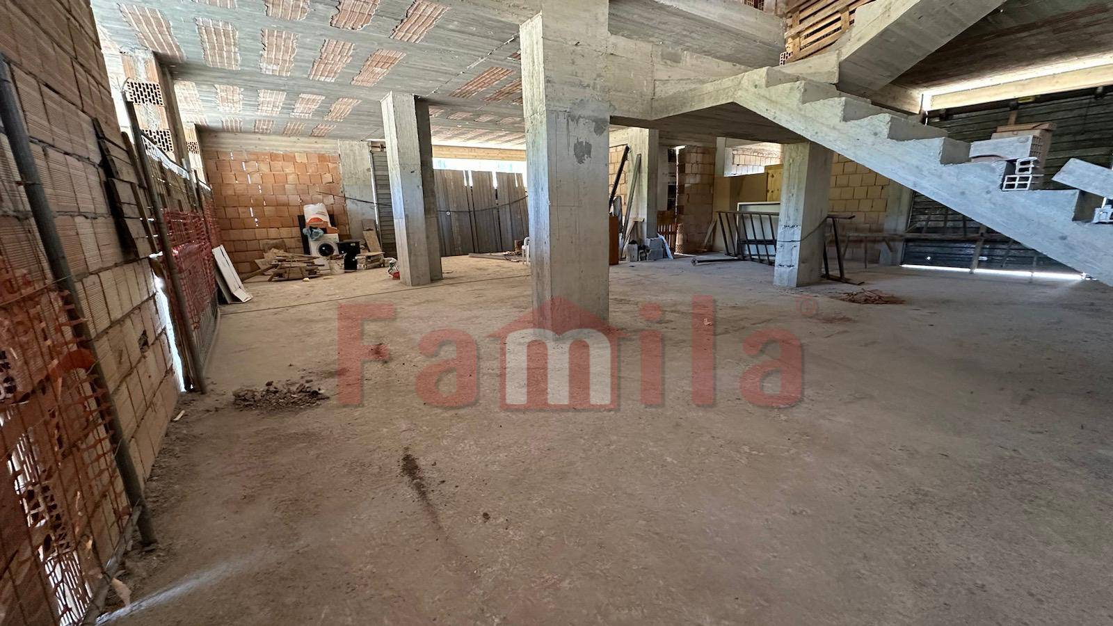 Locale commerciale in affitto a Avella