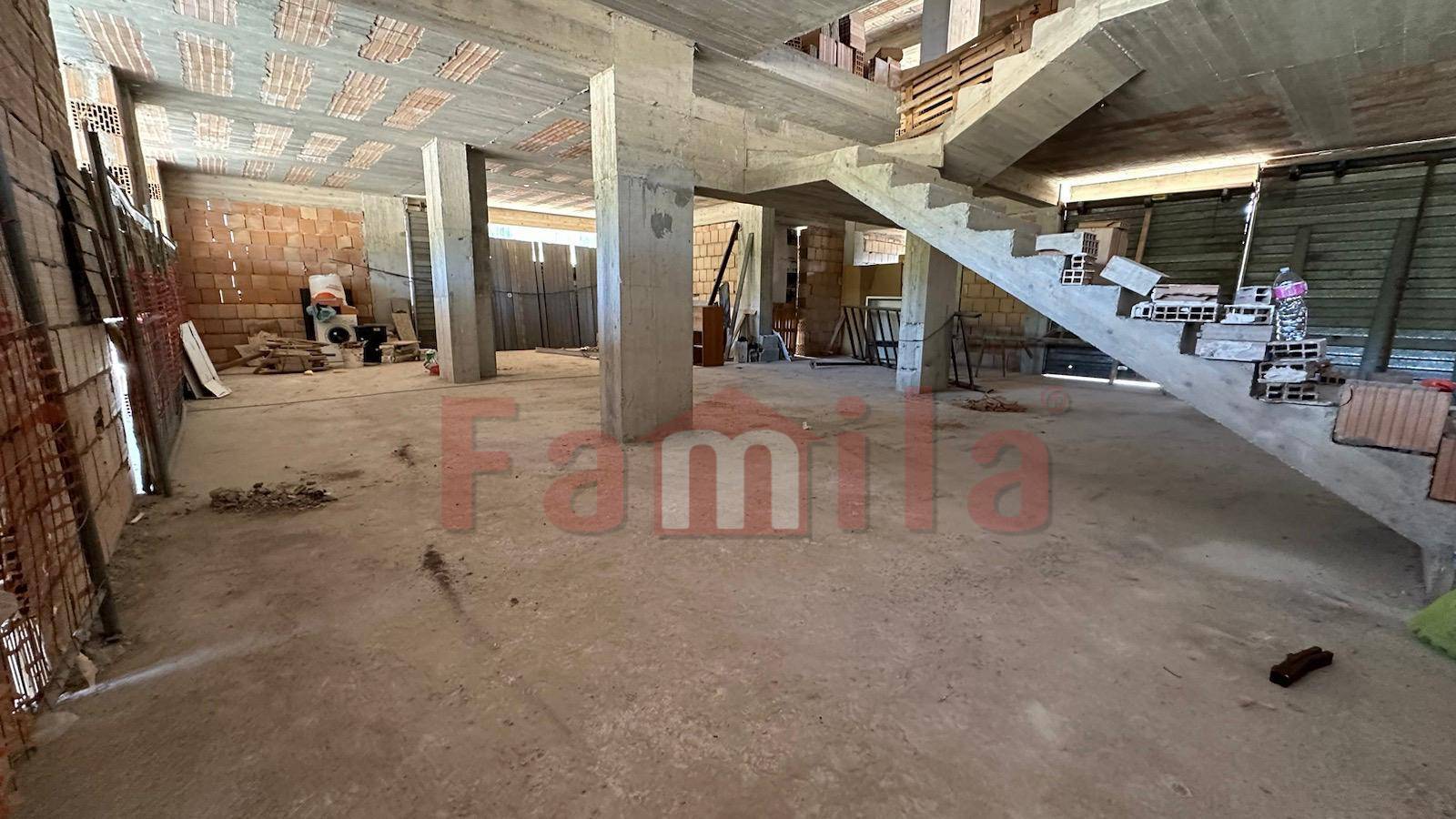 Locale commerciale in affitto a Avella