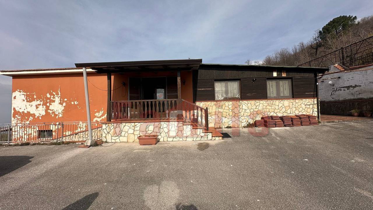 Locale commerciale in vendita a Mugnano del Cardinale