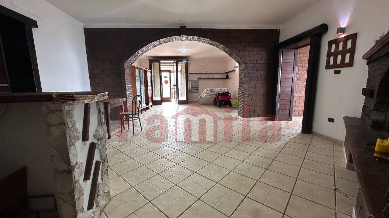 Locale commerciale in vendita a Mugnano del Cardinale