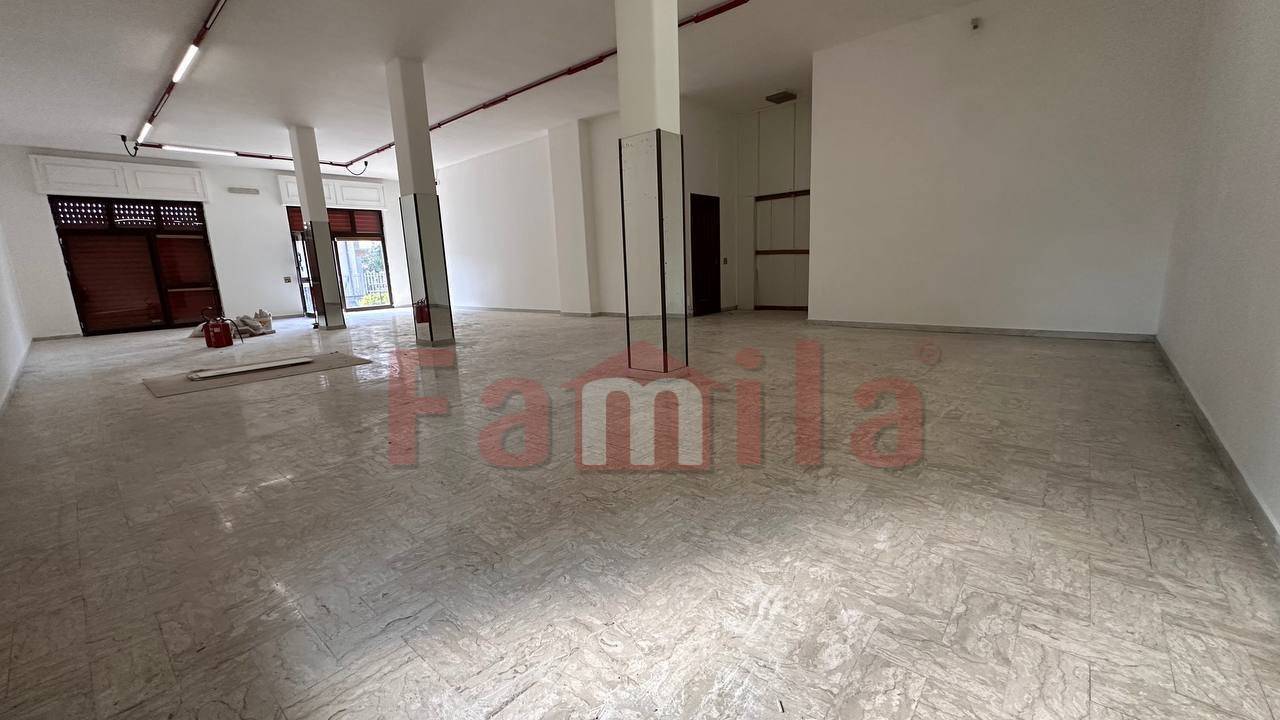 Locale commerciale in affitto a Sperone