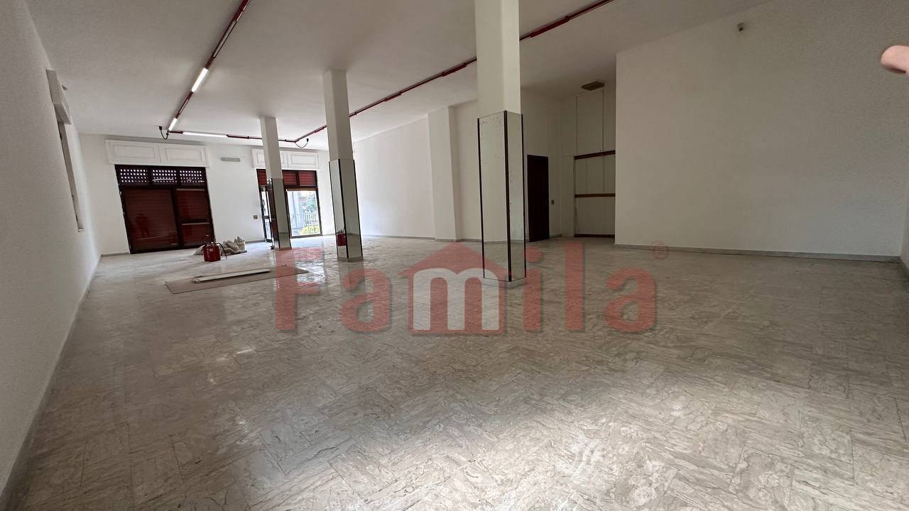 Locale commerciale in affitto a Sperone