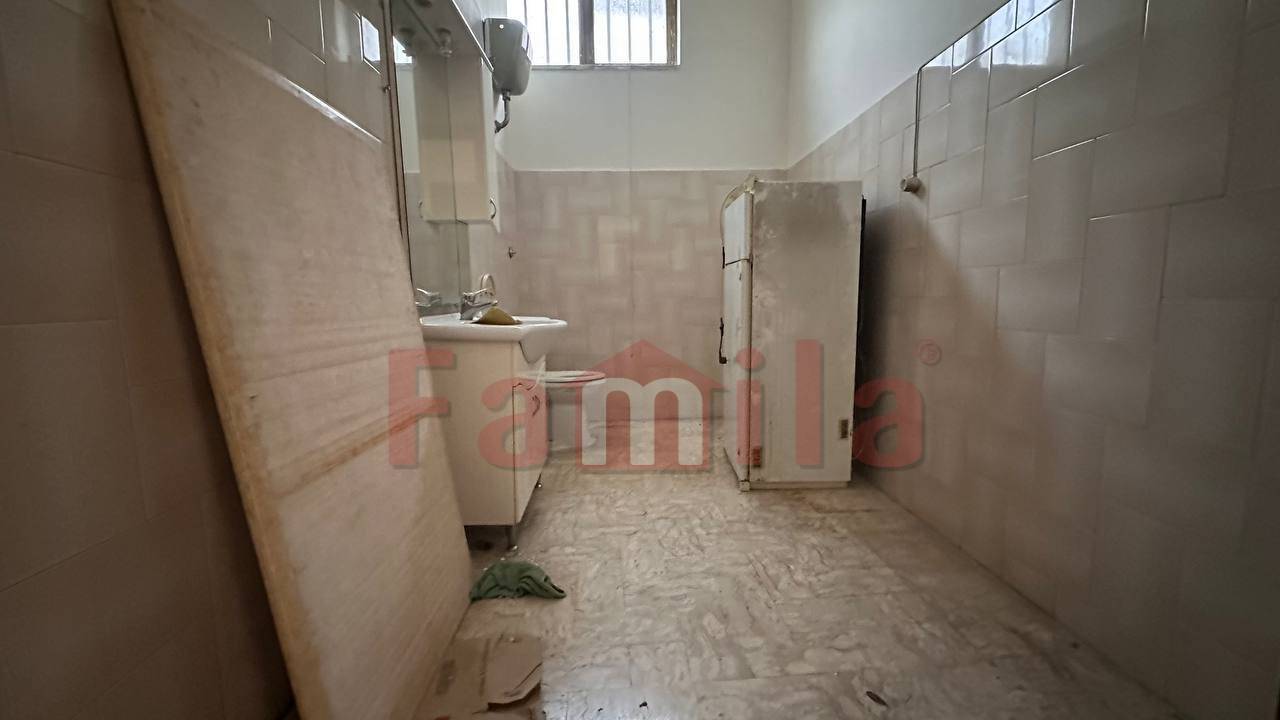 Locale commerciale in affitto a Sperone