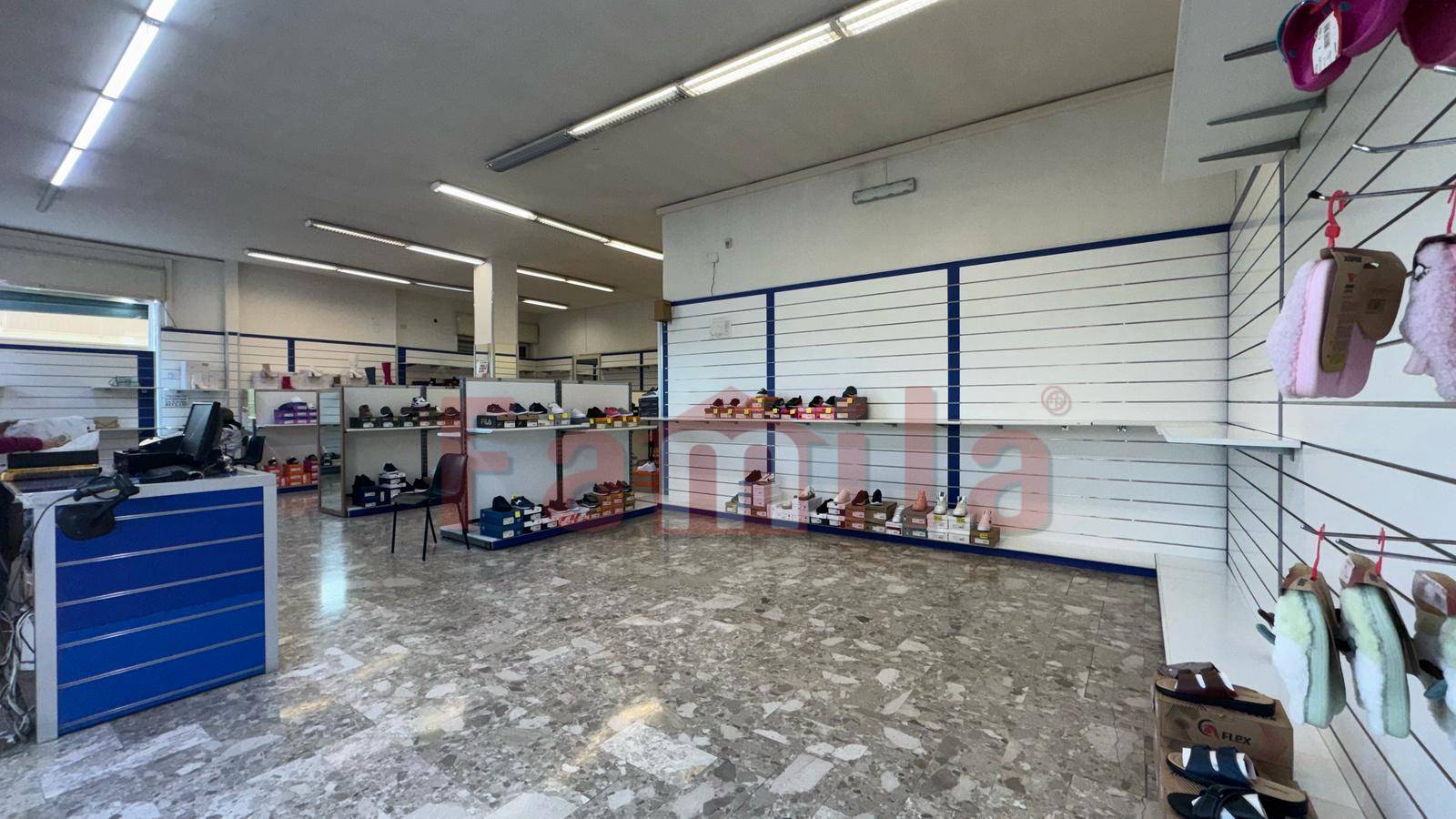 Locale commerciale in affitto a Baiano