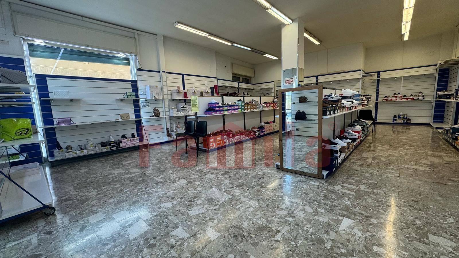 Locale commerciale in affitto a Baiano