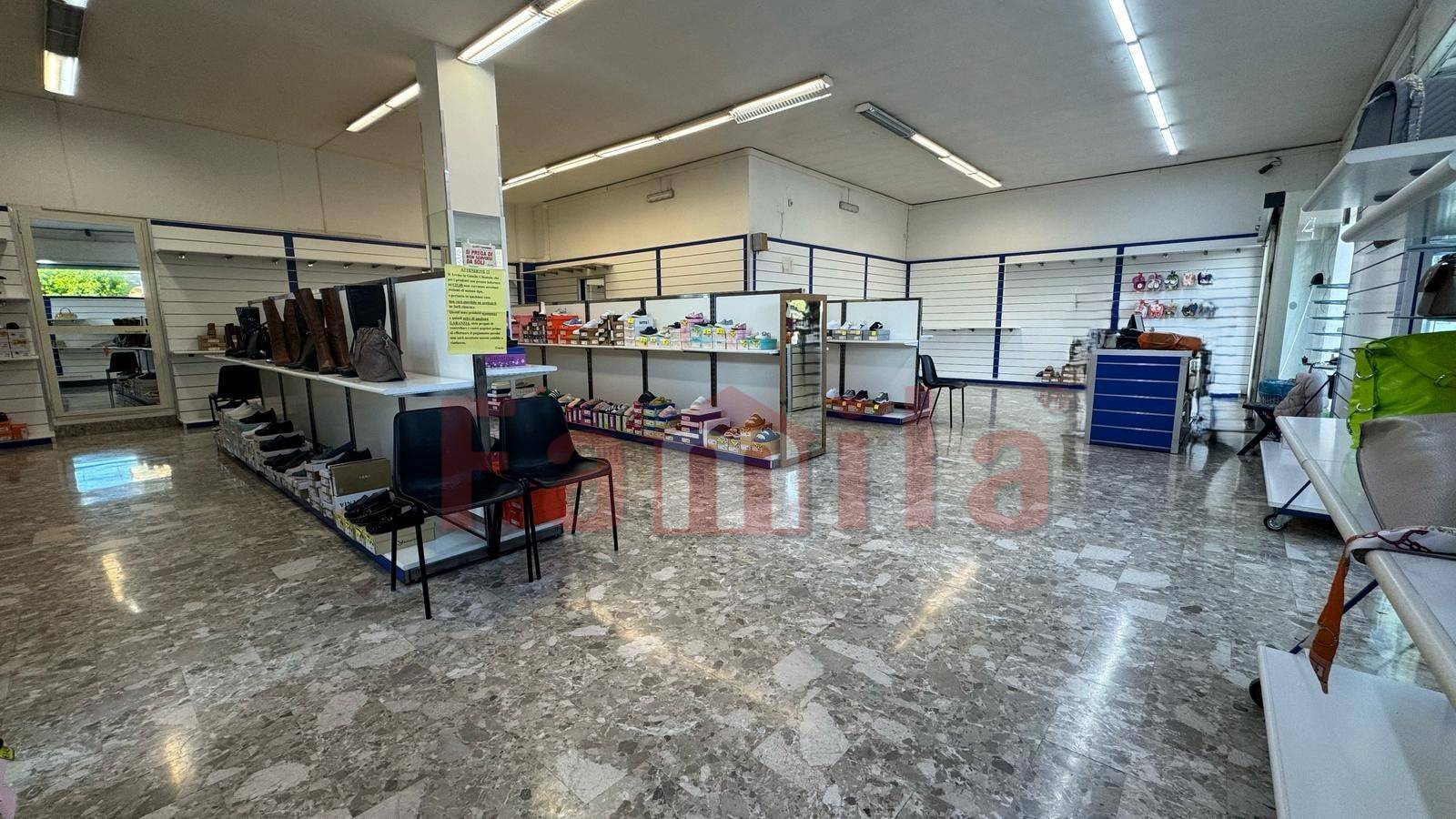 Locale commerciale in affitto a Baiano