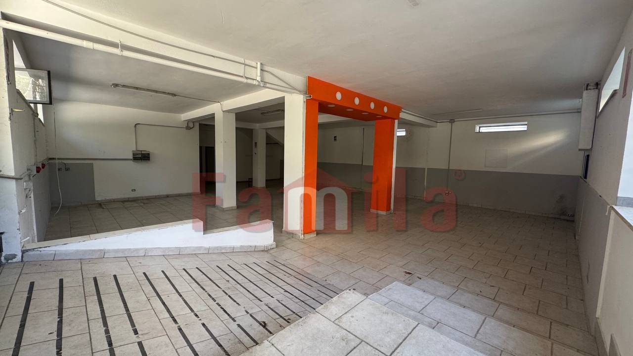 Locale commerciale in affitto a Sirignano