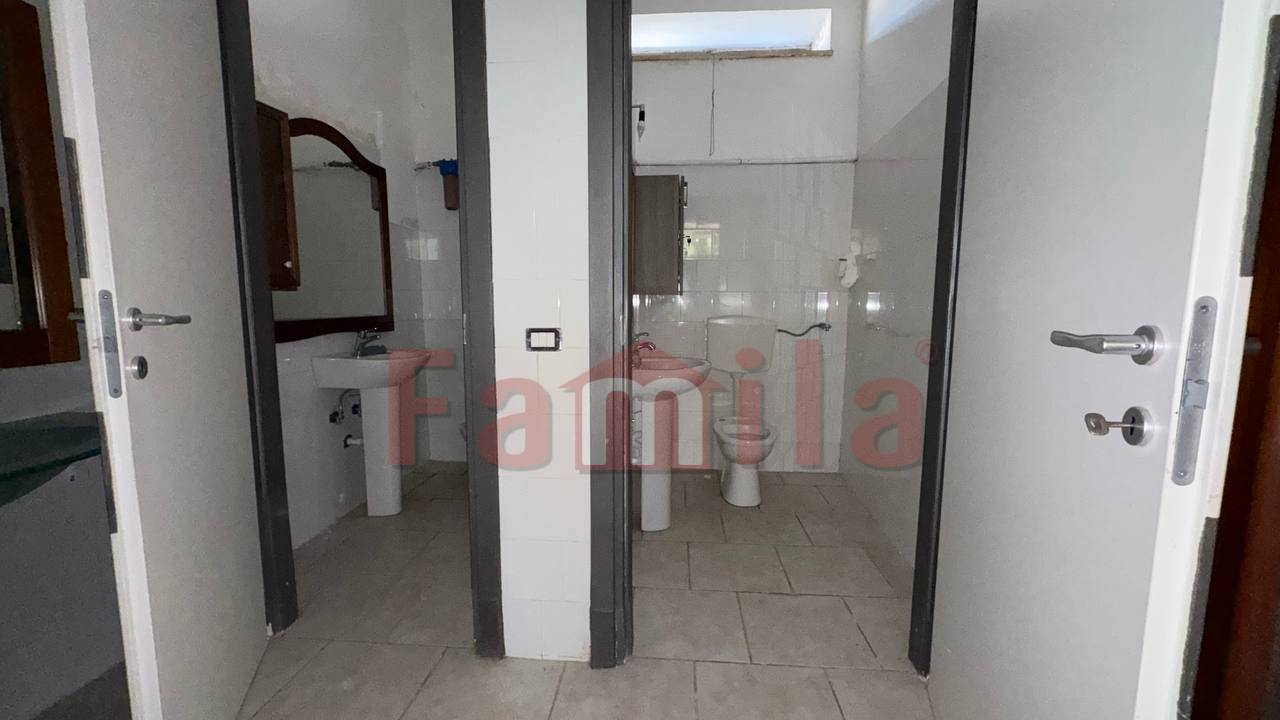 Locale commerciale in affitto a Sirignano