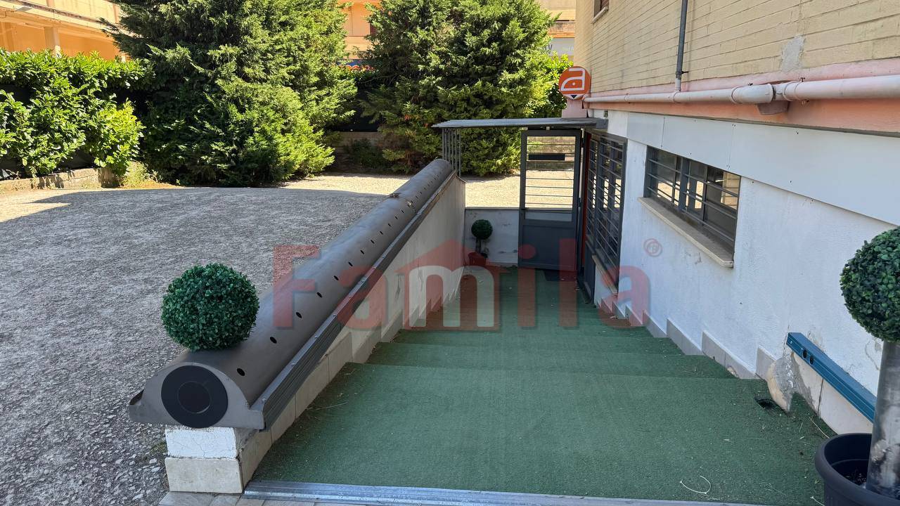 Locale commerciale in affitto a Sirignano