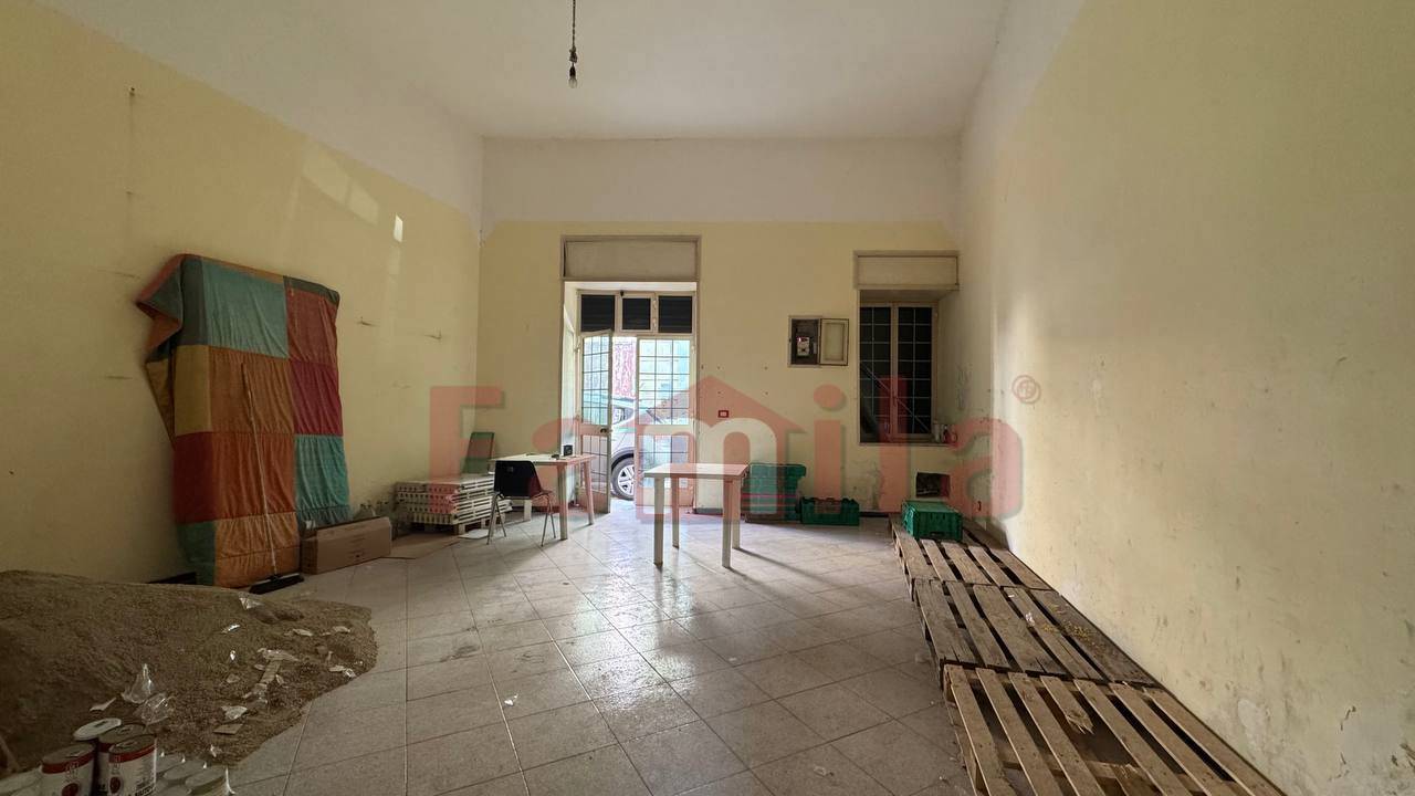 Locale uso deposito in vendita a Avella