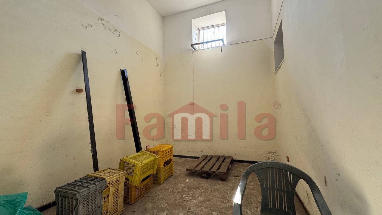 Locale uso deposito in vendita a Avella