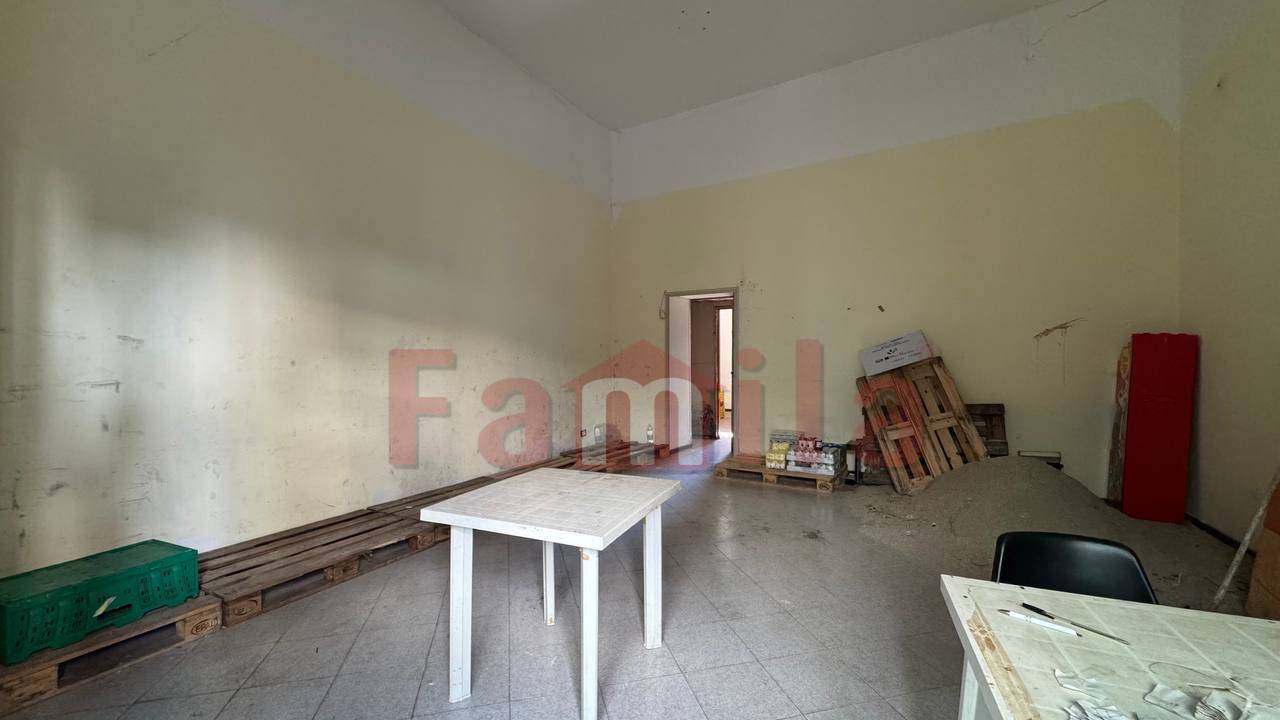 Locale uso deposito in affitto a Avella