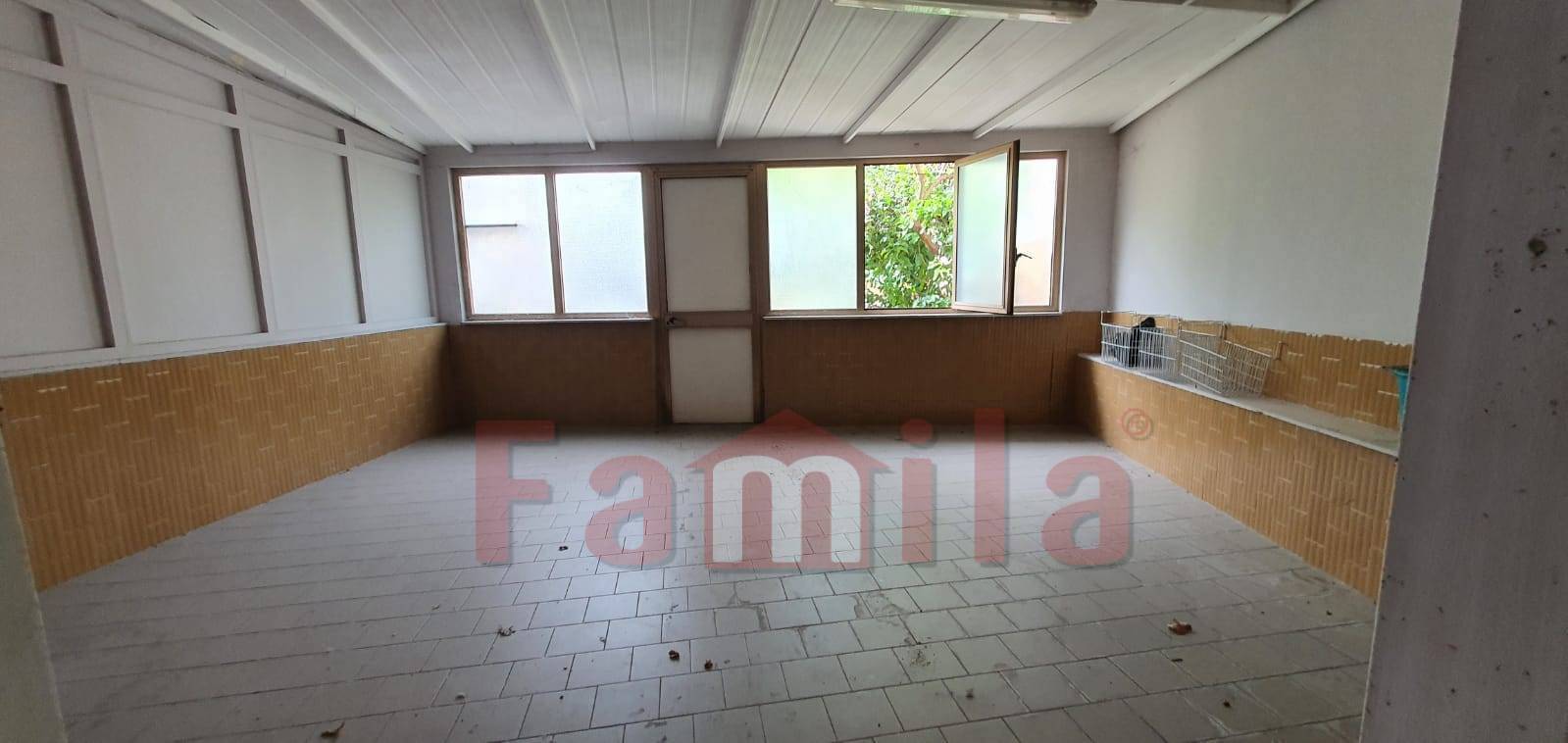 Locale commerciale in vendita a Mugnano del Cardinale