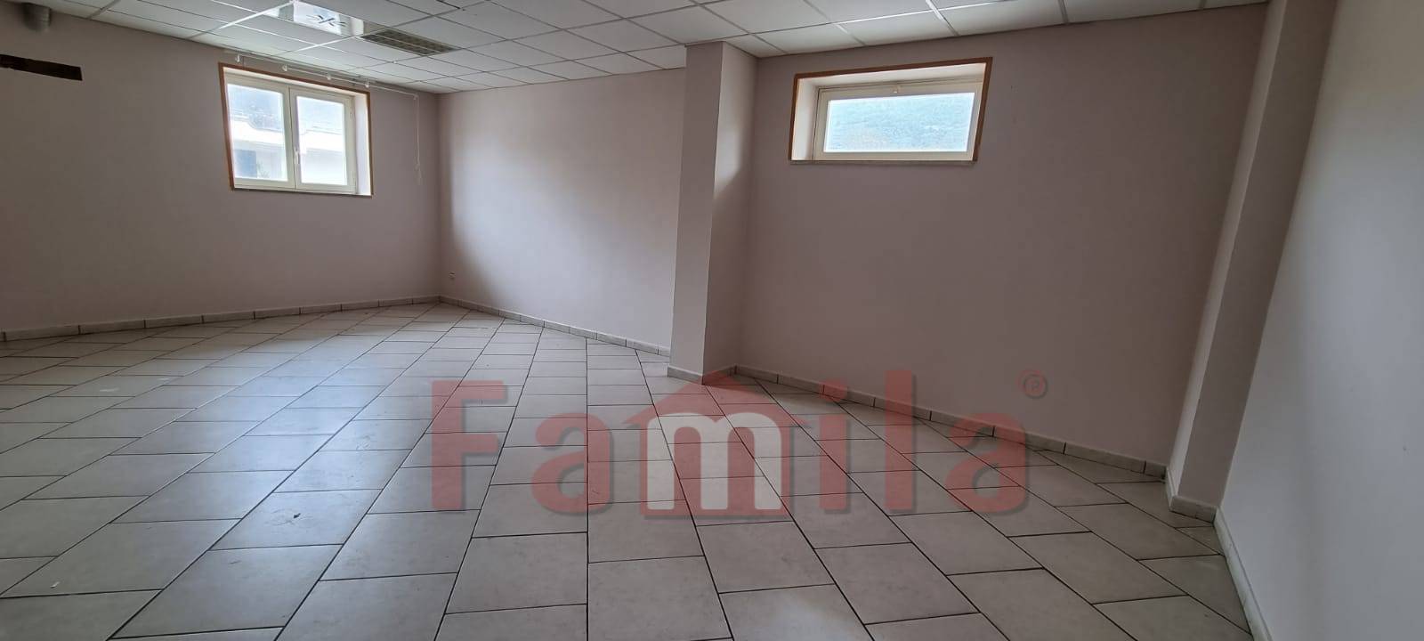 Locale commerciale in affitto a Sirignano