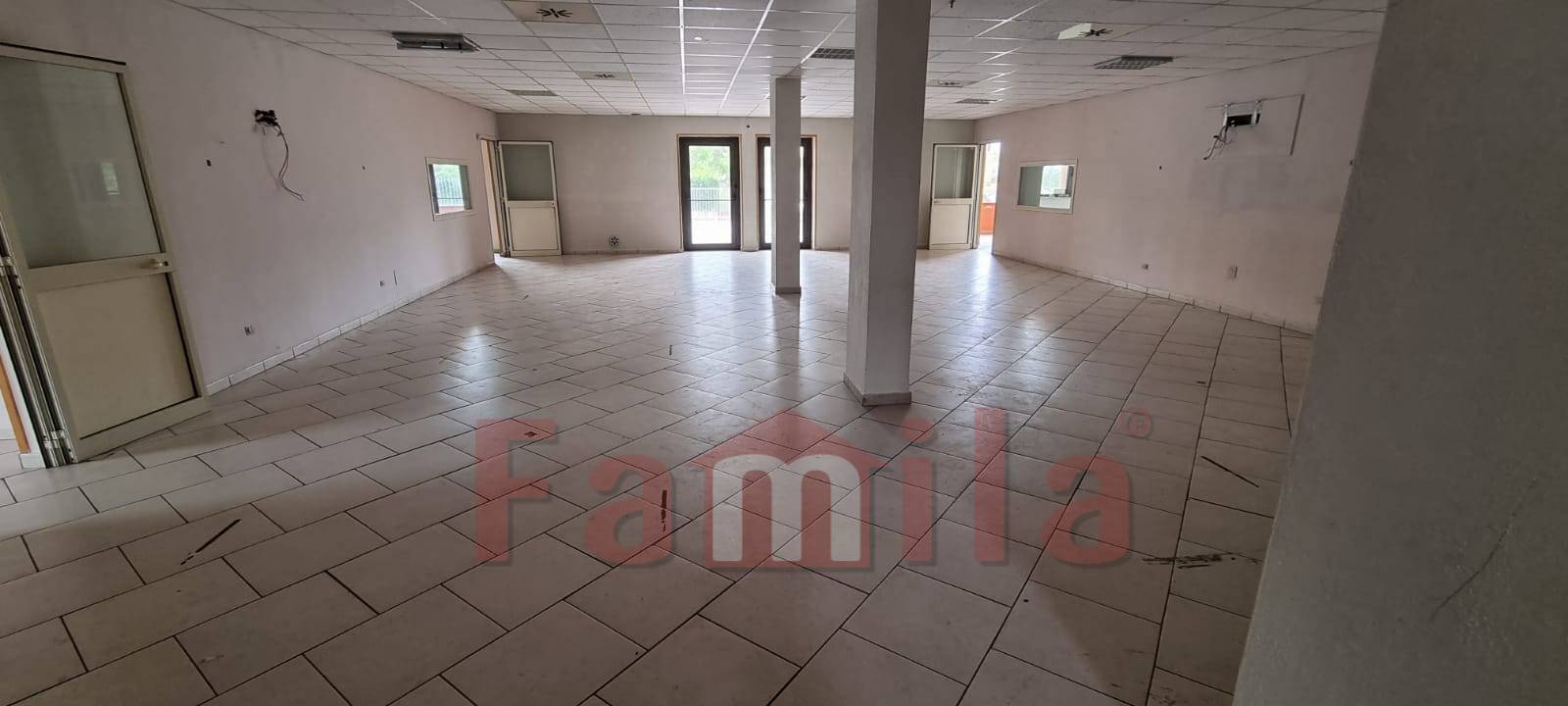 Locale commerciale in affitto a Sirignano