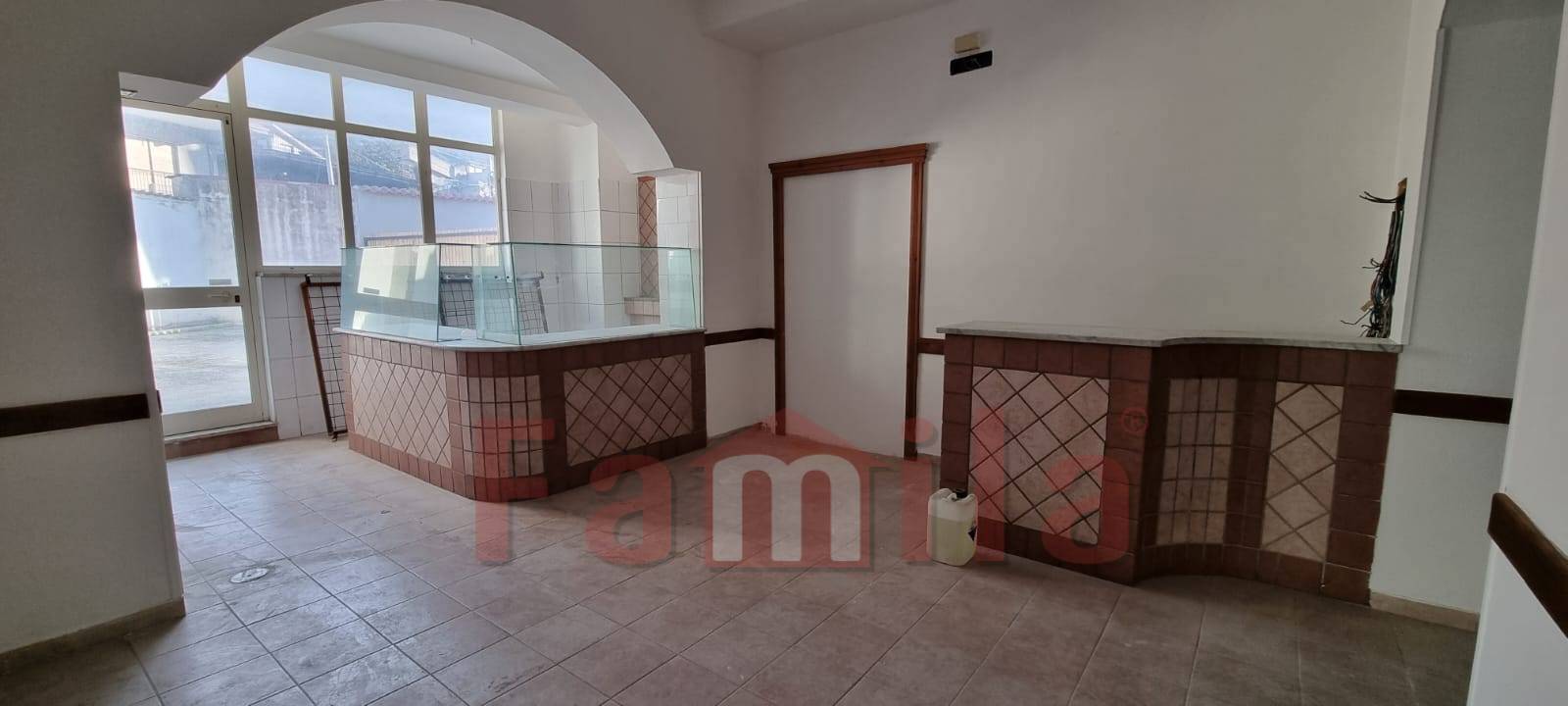 Locale commerciale in affitto a Mugnano del Cardinale