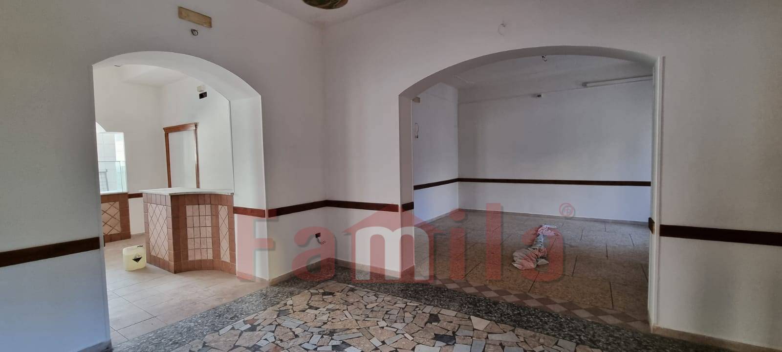 Locale commerciale in affitto a Mugnano del Cardinale