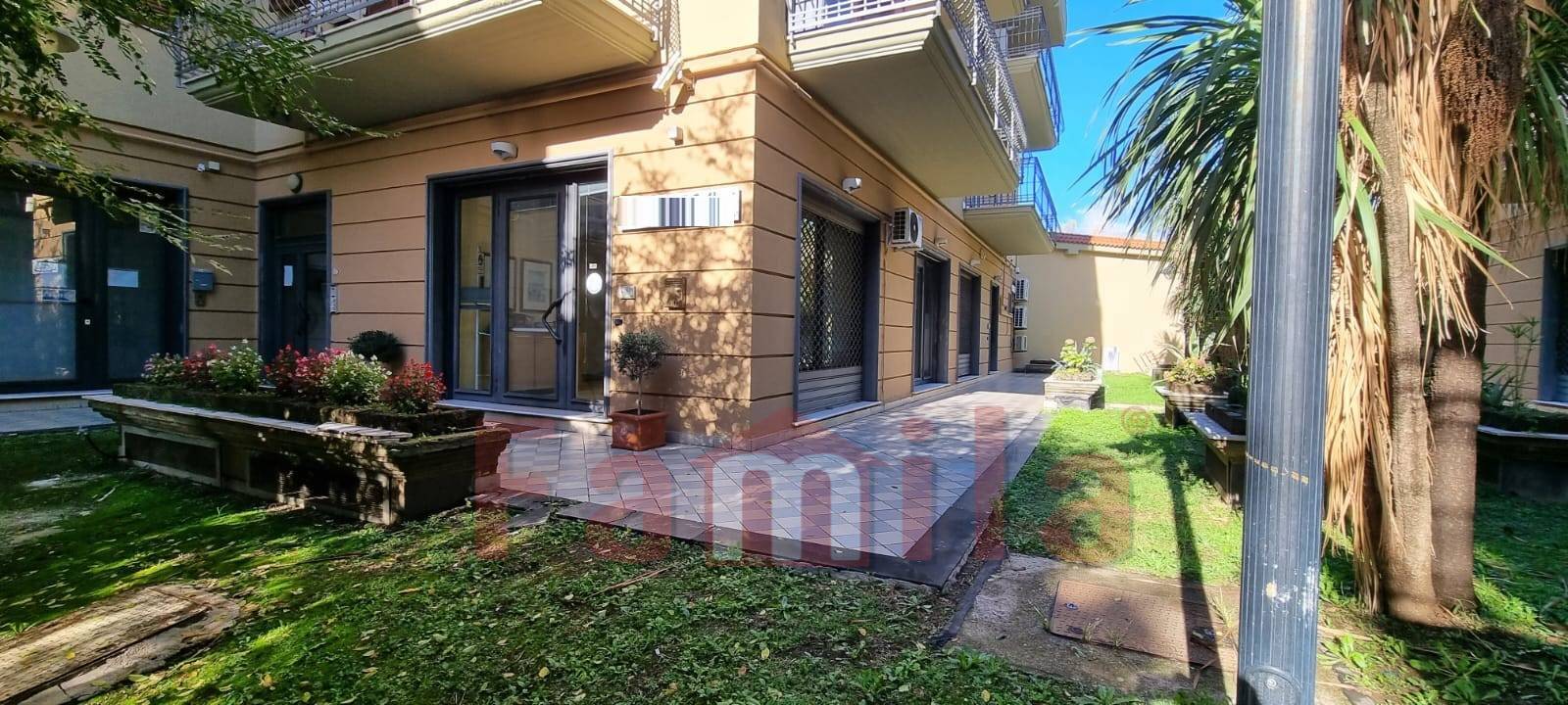 Locale commerciale in vendita a Sirignano