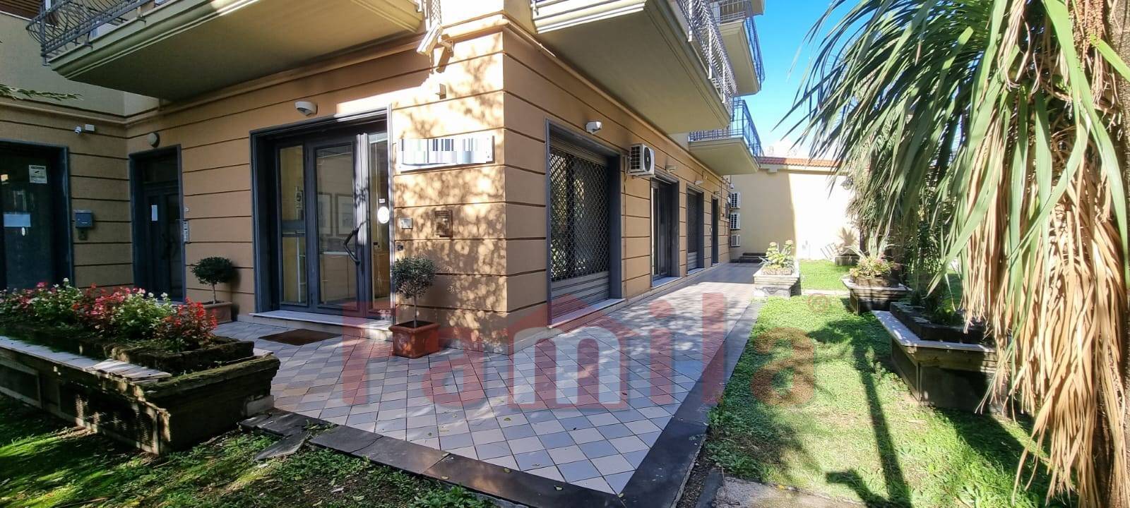 Locale commerciale in vendita a Sirignano