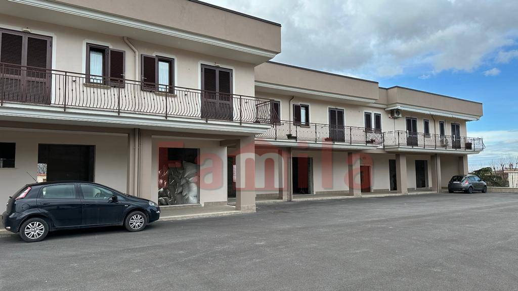 Locale commerciale in affitto a Avella