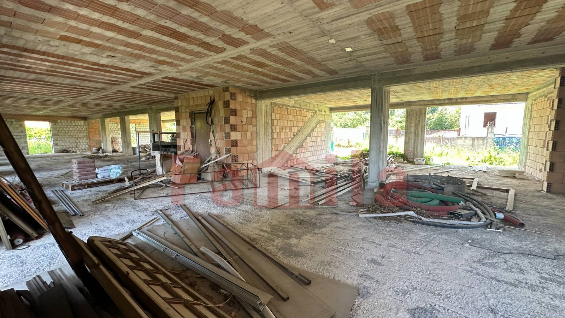 Locale commerciale in affitto a Sirignano