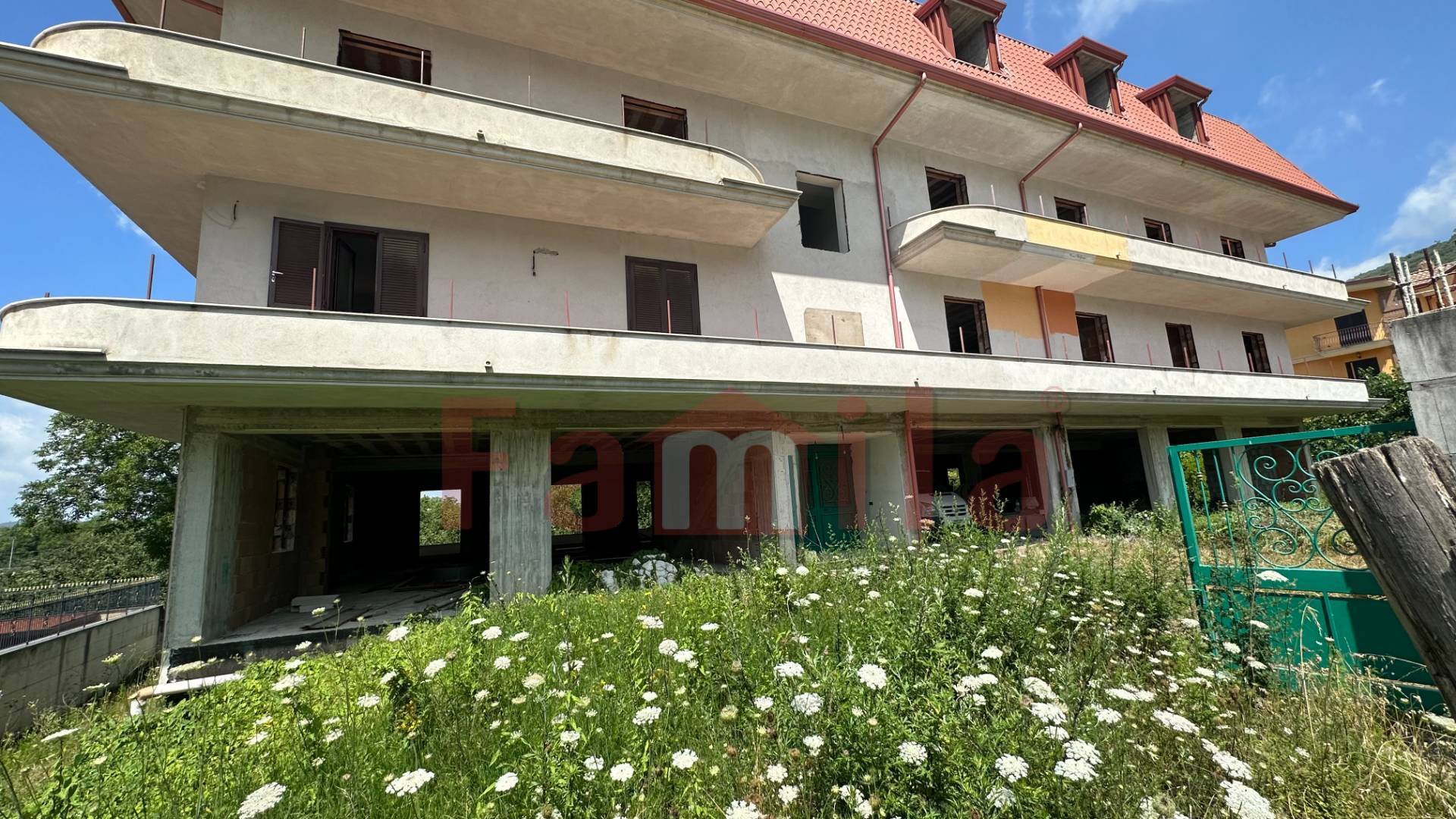 Locale commerciale in affitto a Sirignano