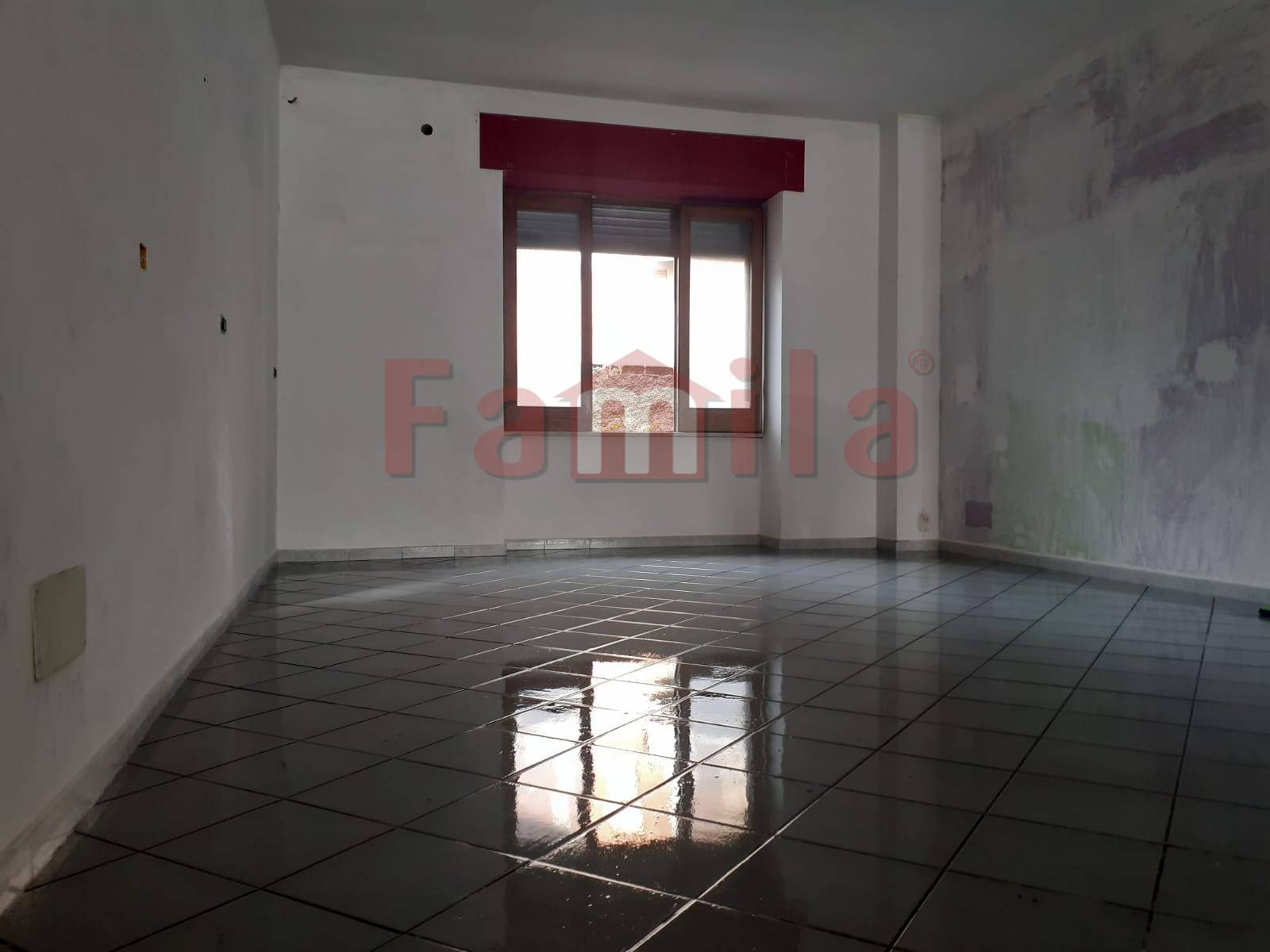 Locale commerciale in affitto a Baiano