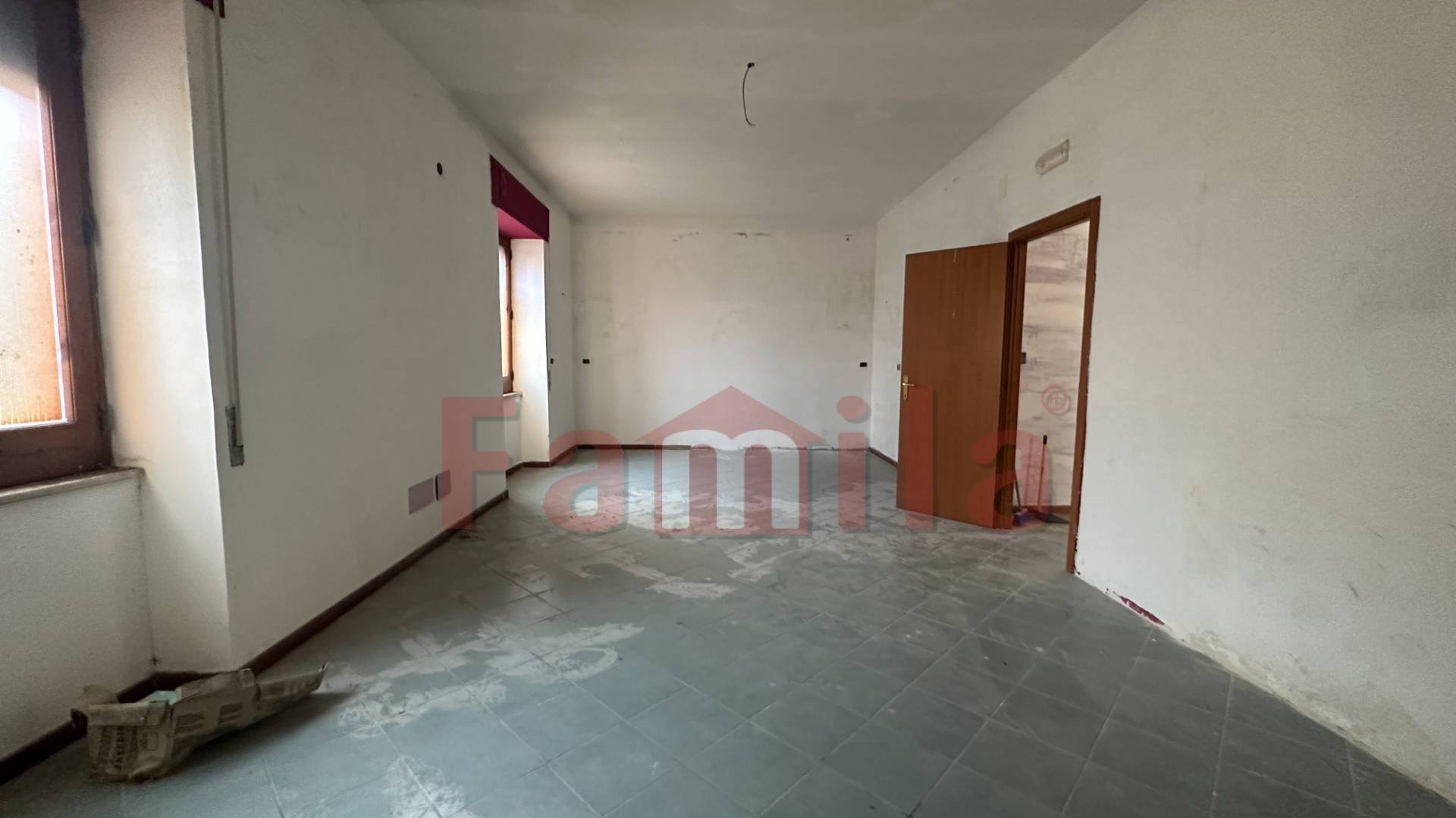 Locale commerciale in affitto a Baiano