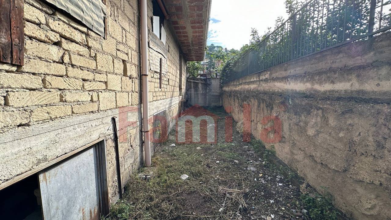 Deposito in vendita a Quadrelle