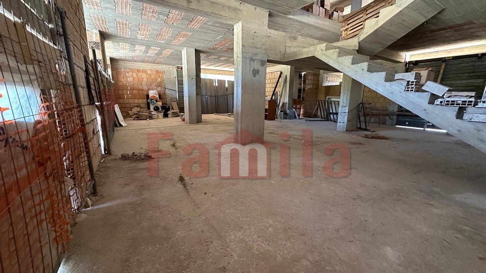 Locale commerciale in affitto a Avella