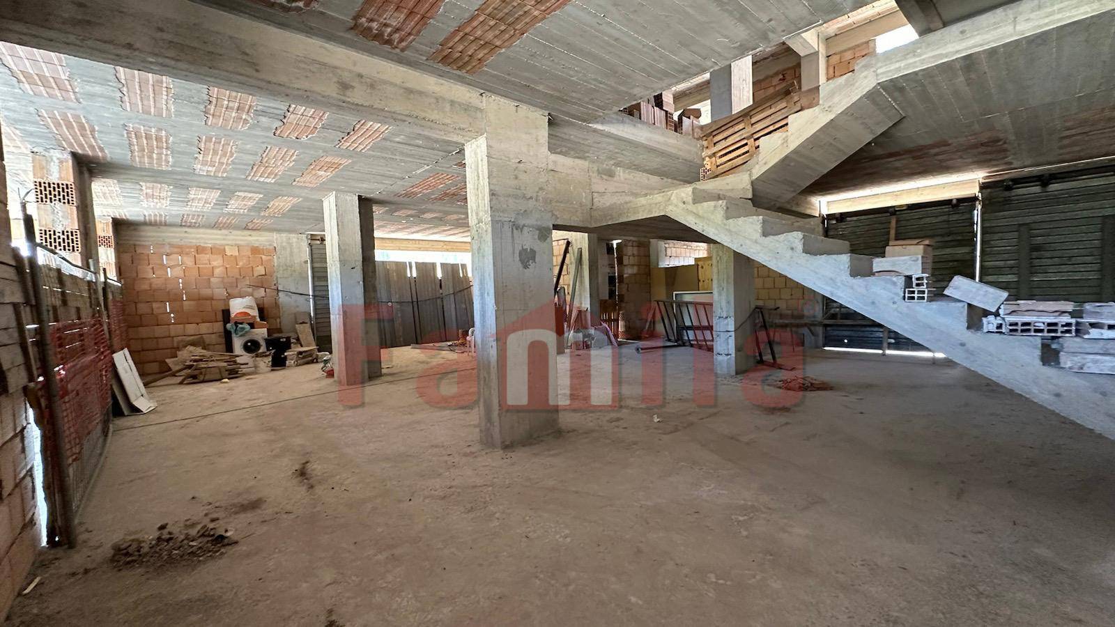 Locale commerciale in affitto a Avella