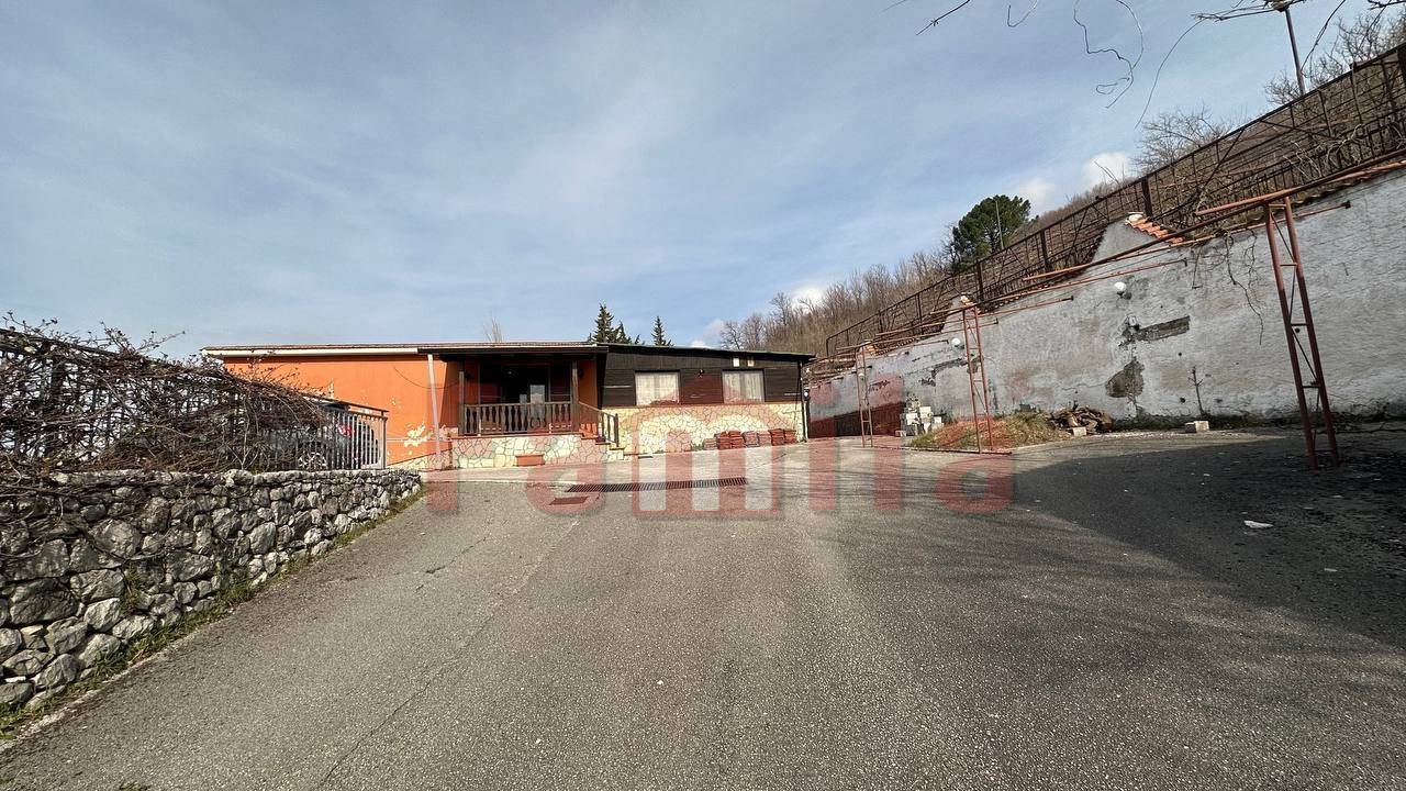 Locale commerciale in vendita a Mugnano del Cardinale