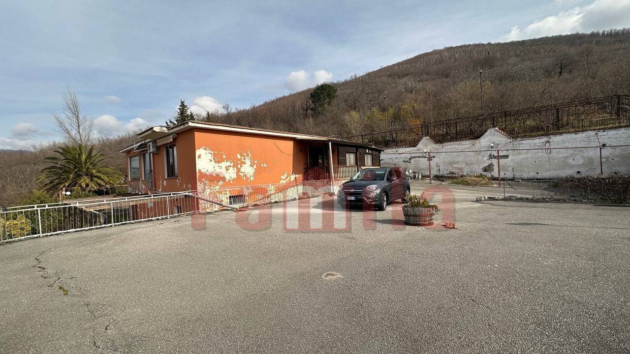 Locale commerciale in vendita a Mugnano del Cardinale